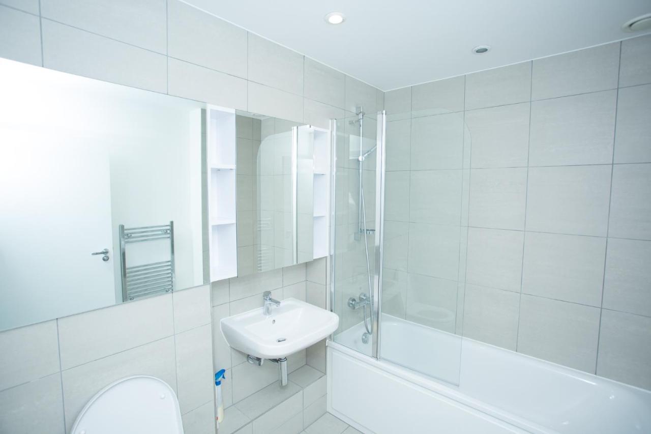 High View Two Bedroom Apartment In Woolwich Лондон Екстериор снимка